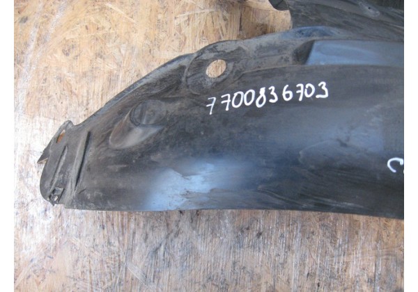 підкрилок переднього крила, правий задній Renault Clio II, Symbol II , 7700836703, пошкоджений